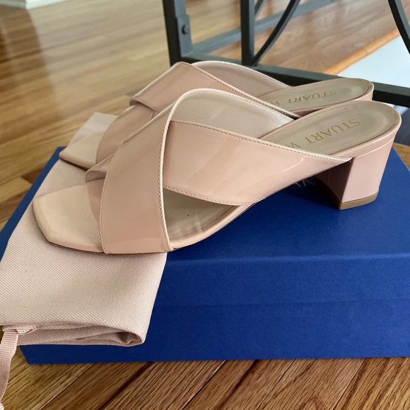 Stuart Weitzman Aletha sandal in patent nude. Size 37.5 (7) - Picture 2 of 5